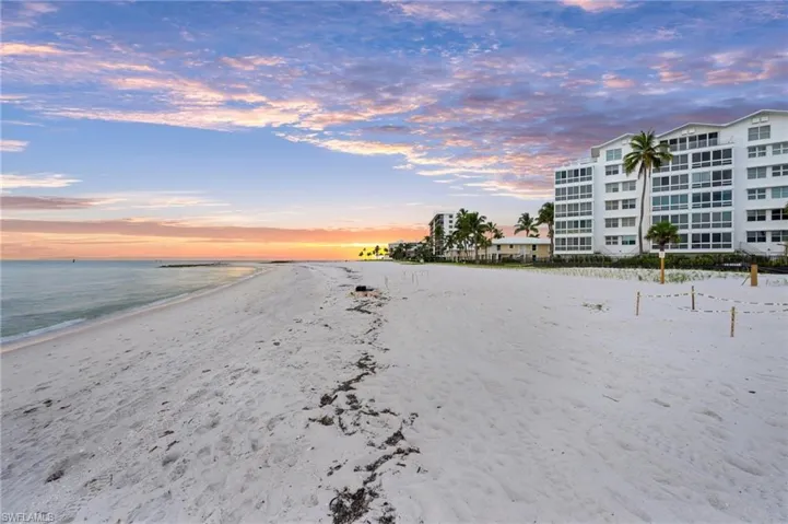 2121  Gulf Shore N BLVD, Naples, FL 34102
