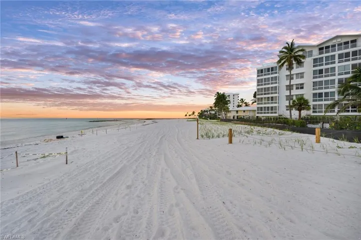2121  Gulf Shore N BLVD, Naples, FL 34102