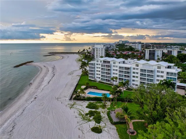 2121  Gulf Shore N BLVD, Naples, FL 34102