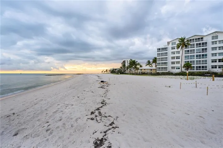 2121  Gulf Shore N BLVD, Naples, FL 34102