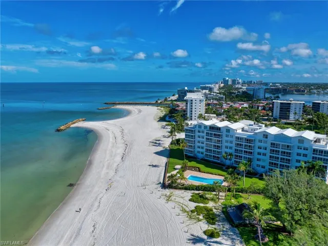2121  Gulf Shore N BLVD, Naples, FL 34102