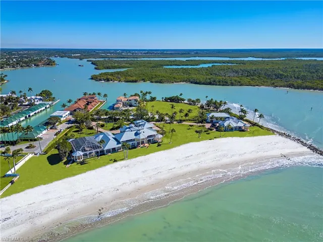 100 & 104 Bay Rd, Naples, Florida 34102