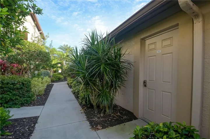 8570  Cedar Hammock  CIR, Naples, FL 34112
