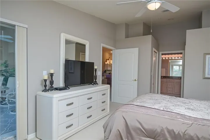 8570  Cedar Hammock  CIR, Naples, FL 34112
