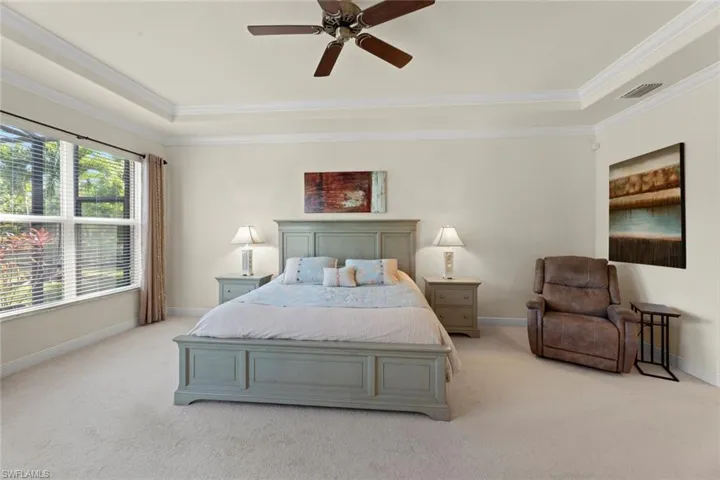 Large master w/tray ceiling