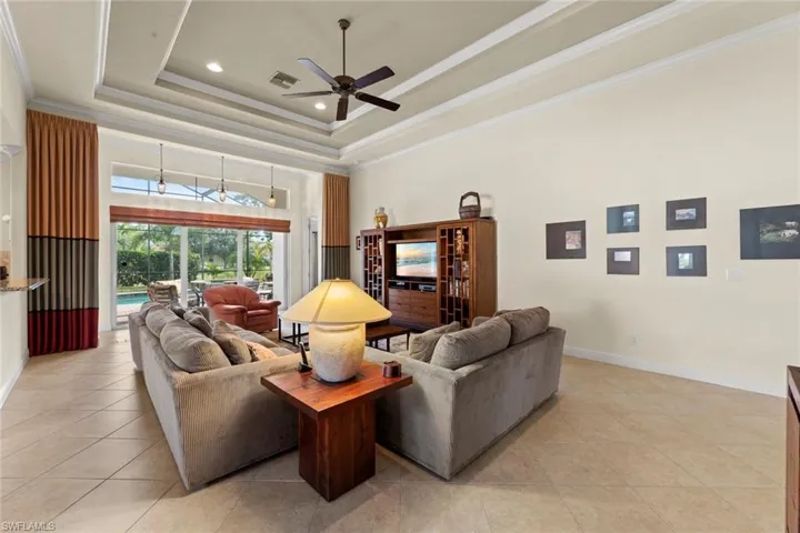 Great room w/direct lanai access