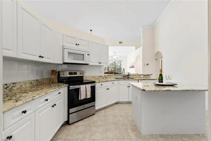 7538 Citrus Hill Ln, Naples, Florida 34109