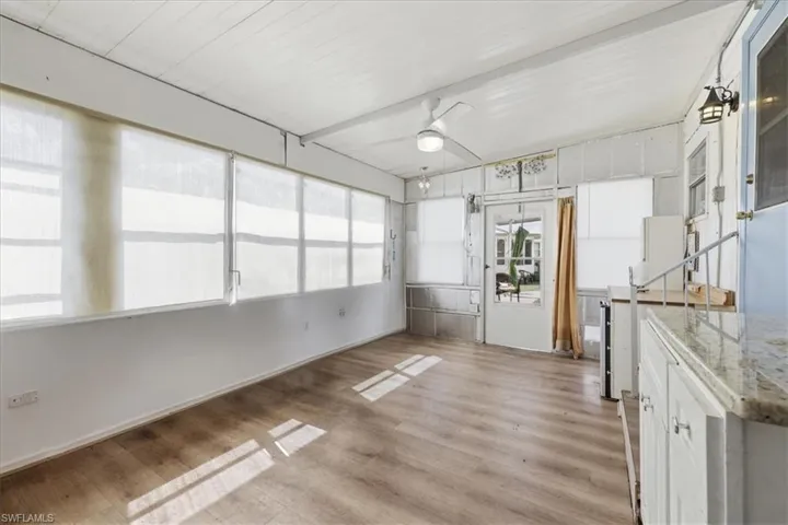 Unfurnished lanai with a ceiling fan