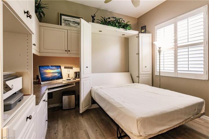 Built-in queen sized murphy bed