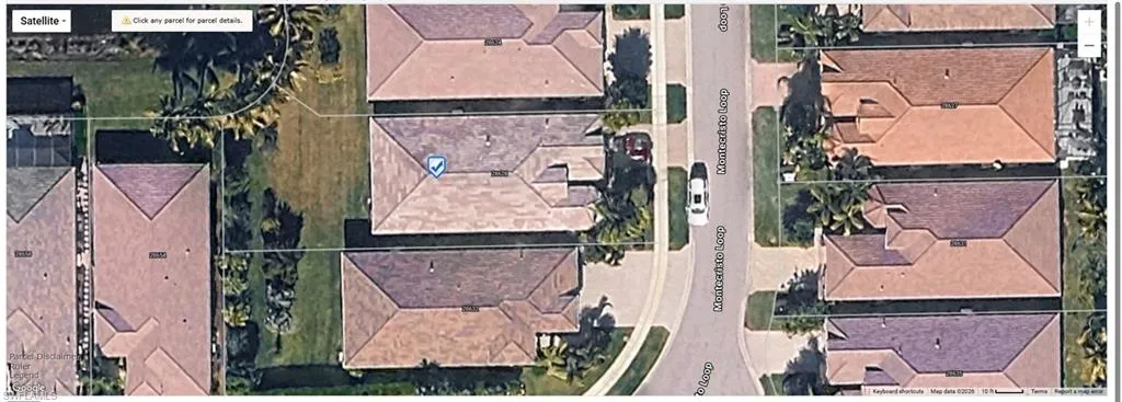 Extra Large Lot with Loads of Room for a Pool or an Extened Lanai