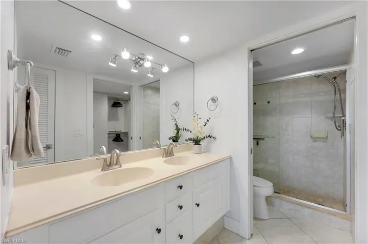 11  Bluebill  AVE, Naples, FL 34108