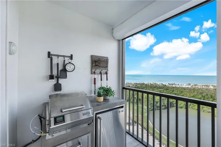 11  Bluebill  AVE, Naples, FL 34108