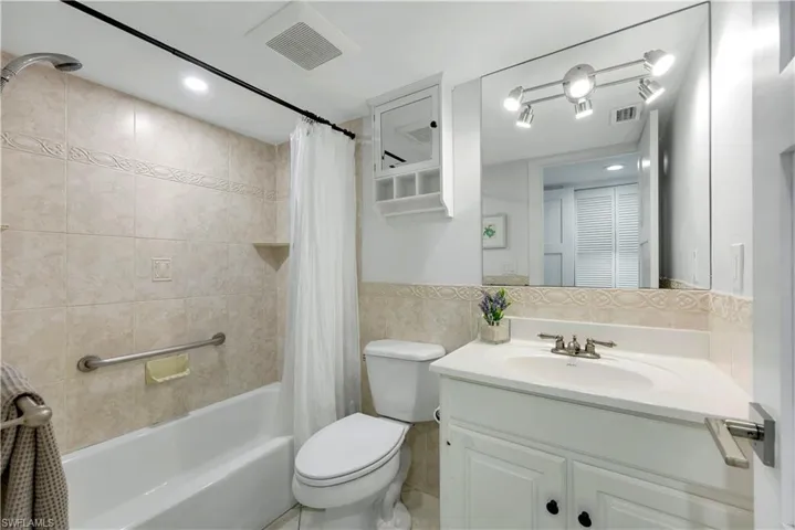 11  Bluebill  AVE, Naples, FL 34108