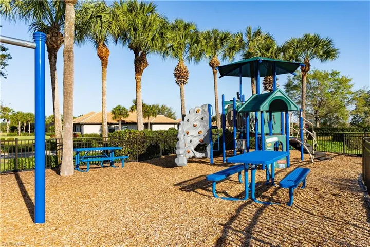 10234 Ashbrook Ct, Fort Myers, Florida 33913