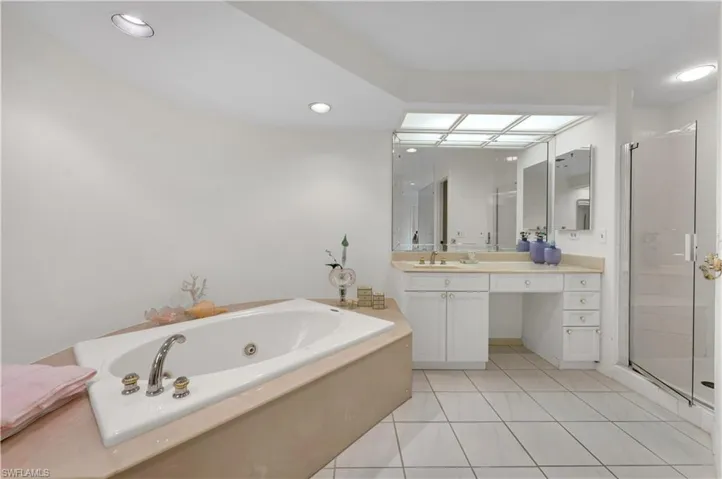 4951  Gulf Shore N BLVD, Naples, FL 34103