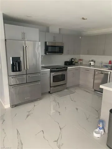 2214 Se 14th Ter, Cape Coral, Florida 33990