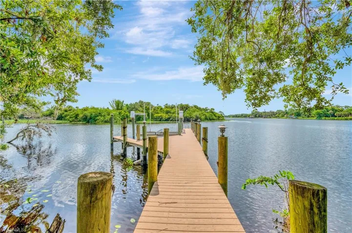 Dock with Lift and side dock for jet skis