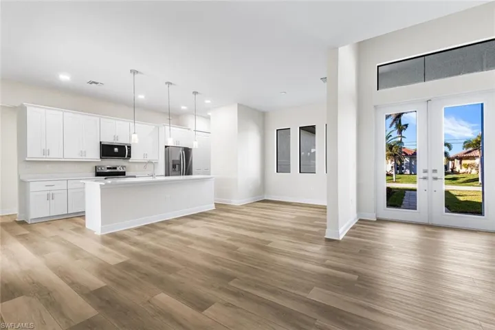 Kitchen features 42 inch solid wood, shaker style upper cabinets