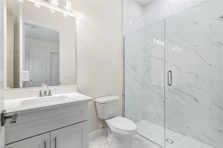Guest bedroom 3 ensuite/pool bathroom