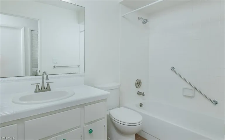 Full bath with vanity and bathing tub / shower combination