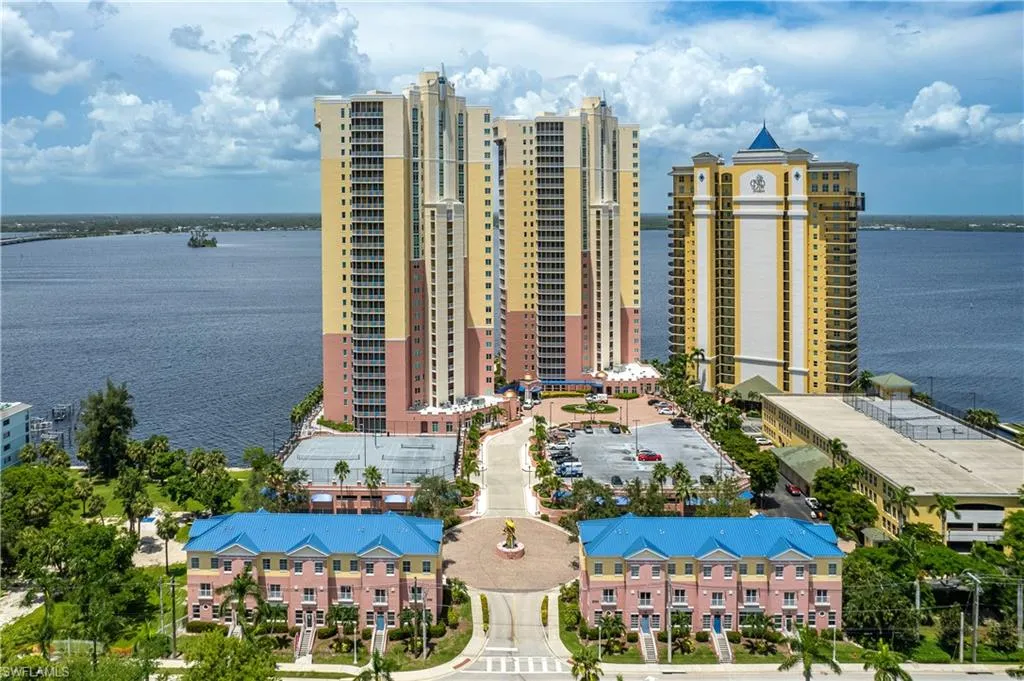 2743 1st ST, Fort Myers, FL 33916,225037368