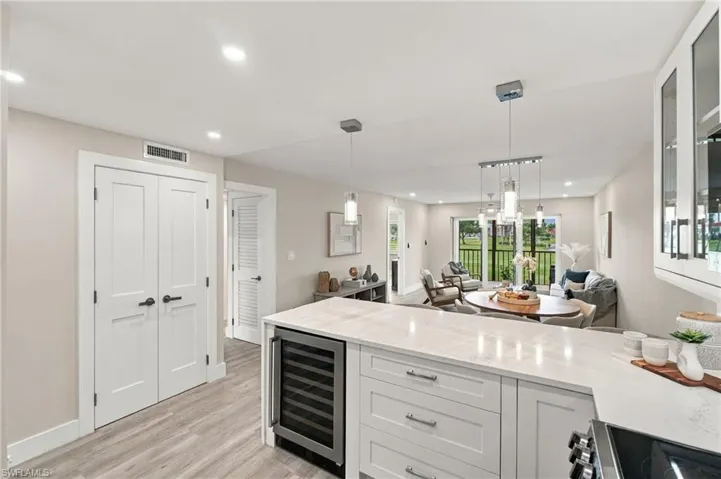 29 High Point Cir E 204, Naples, Florida 34103