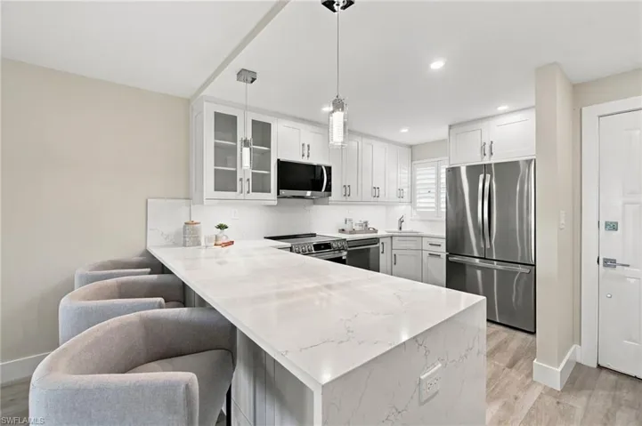29 High Point Cir E 204, Naples, Florida 34103