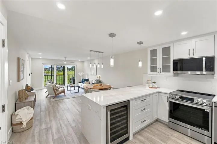 29 High Point Cir E 204, Naples, Florida 34103