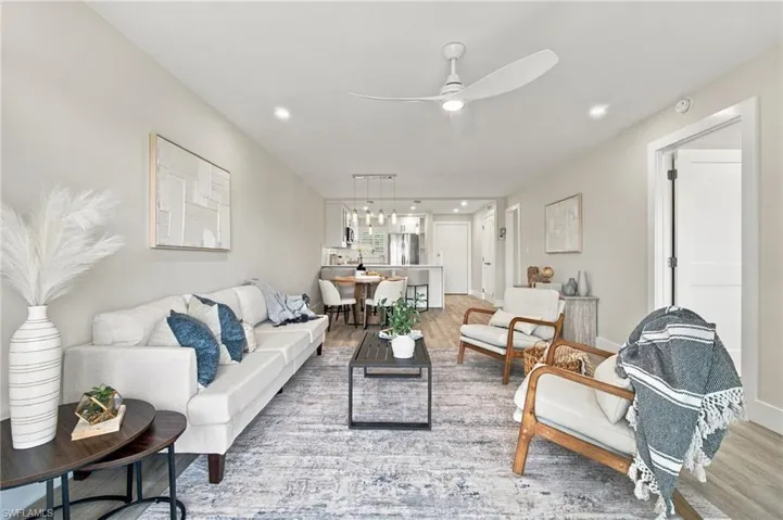 29 High Point Cir E 204, Naples, Florida 34103