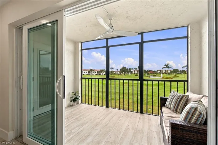 29 High Point Cir E 204, Naples, Florida 34103