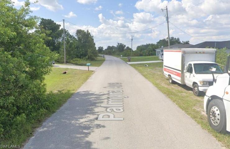 425 Palmyra AVE, LEHIGH ACRES FL 33974