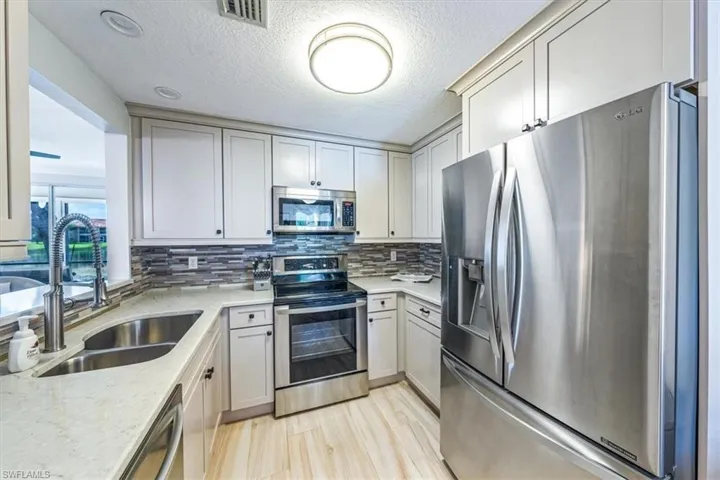 2540  Aspen Creek  LN, Naples, FL 34119