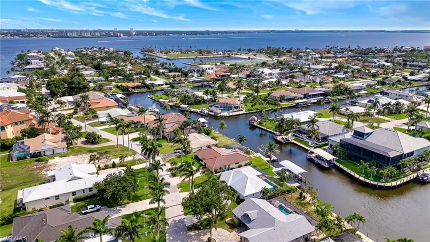 5630 Riverside Dr, Cape Coral, Florida 33904
