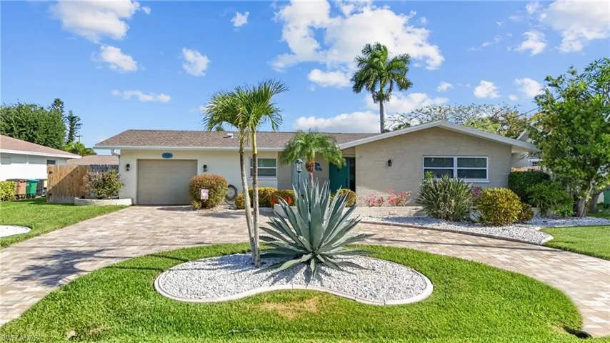 4116  Country Club  BLVD, Cape Coral, FL 33904