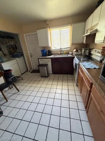 UNIT B KITCHEN