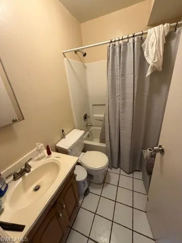 UNIT A BATHROOM