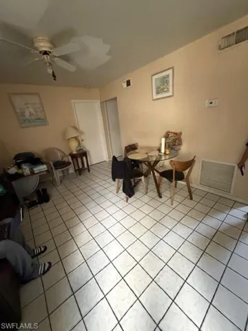 UNIT B LIVING ROOM