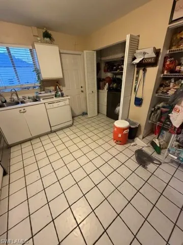 UNIT D KITCHEN