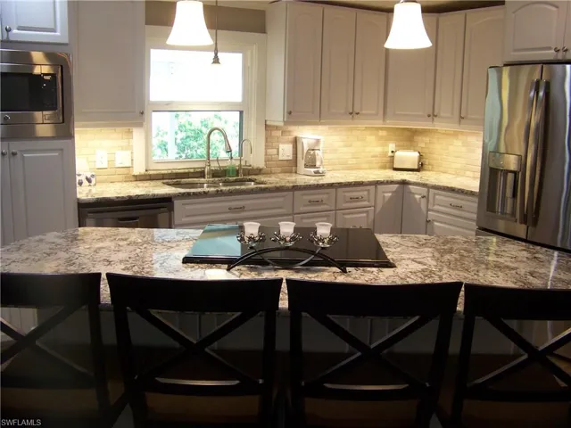 3 kinds of lights here....recessed, pendulum and under cabinet.