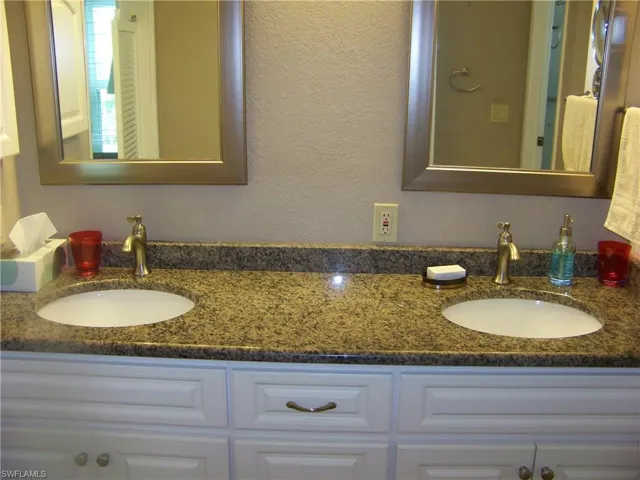 Granite undermount sinks