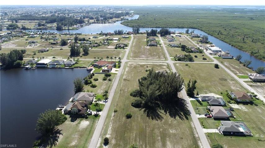 CLOSE TO WATER WAYS MARINAS AND RAMPS