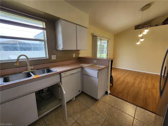 621 Sw 21st Ln, Cape Coral, Florida 33991