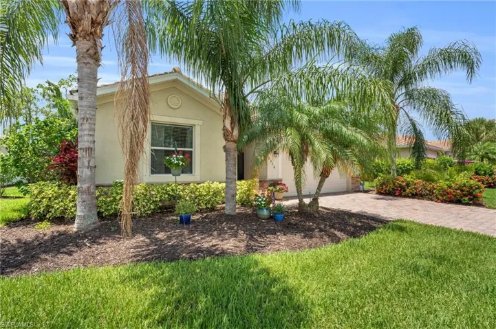 View of front facade with a front yard and a garage
