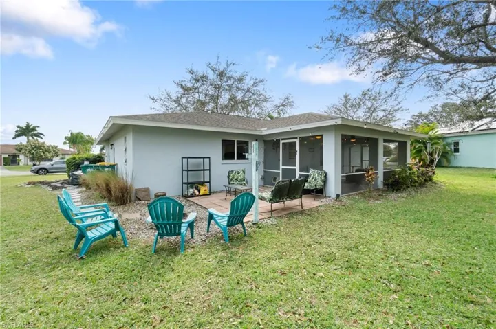 935  Summerfield  DR, Naples, FL 34120