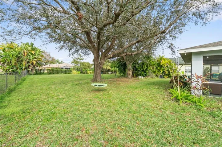 935  Summerfield  DR, Naples, FL 34120