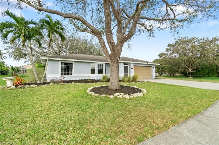 935  Summerfield  DR, Naples, FL 34120