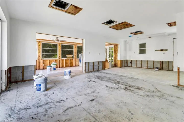10  Kings  RD, Naples, FL 34112
