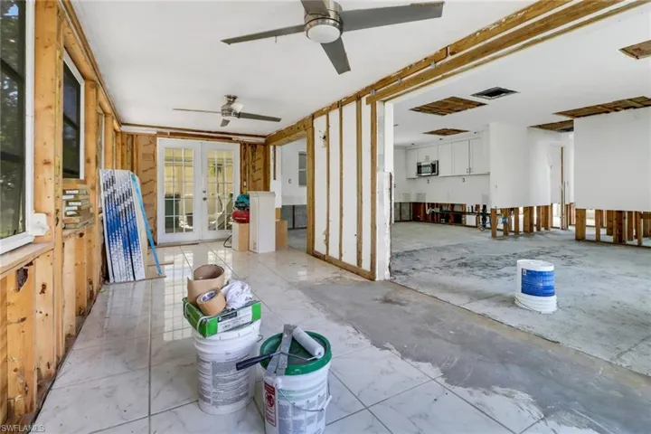 10  Kings  RD, Naples, FL 34112