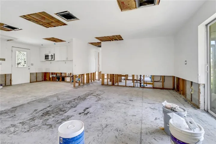 10  Kings  RD, Naples, FL 34112