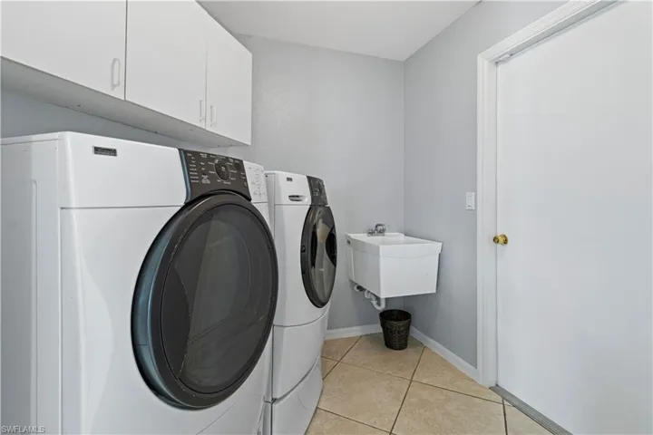 1157 Se 13th St, Cape Coral Fl 33990